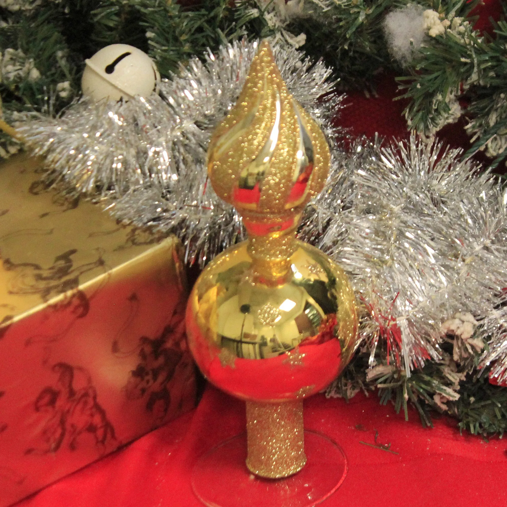 (47195) Golden Flame Tree Topper