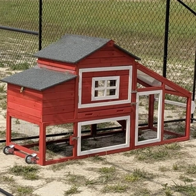 GUTINNEEN Mobile Chicken Coop with Wheels Expandable Chicken Tractor Outdoor Hen House for 2-4 Chickens 67.3" L(Red)