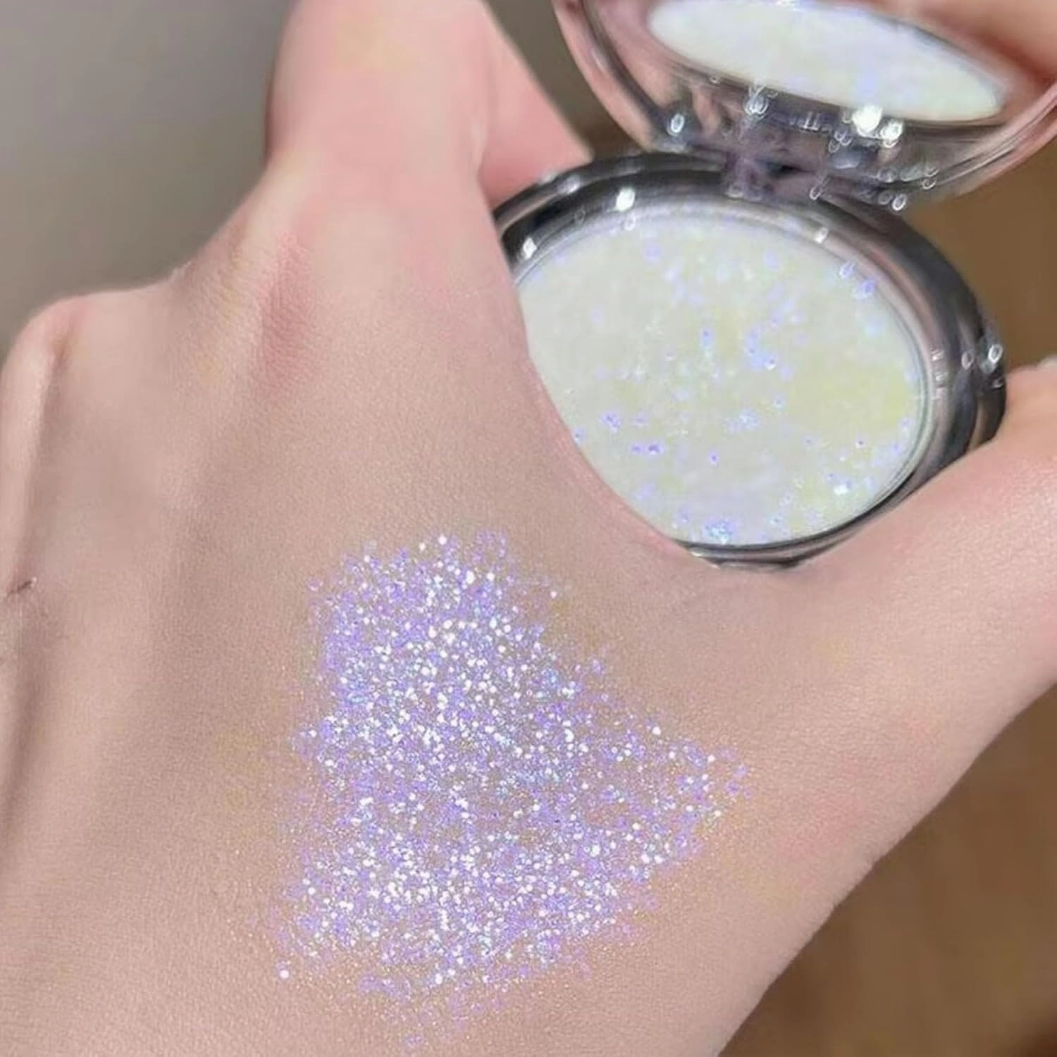 Long-Lasting Shimmer Eyeshadow for Radiant Eye Makeup, Waterproof & Smudge-Proof Glitter Eyeshadow, Easy to Apply, Lightweight Eye Shadow for All Skin Tones
