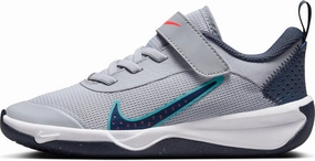 Nike Omni Multi-Court Little Kids' Shoes (DM9026-010, Wolf Grey/Bright Crimson/Dusty Cactus/Thunder Blue)