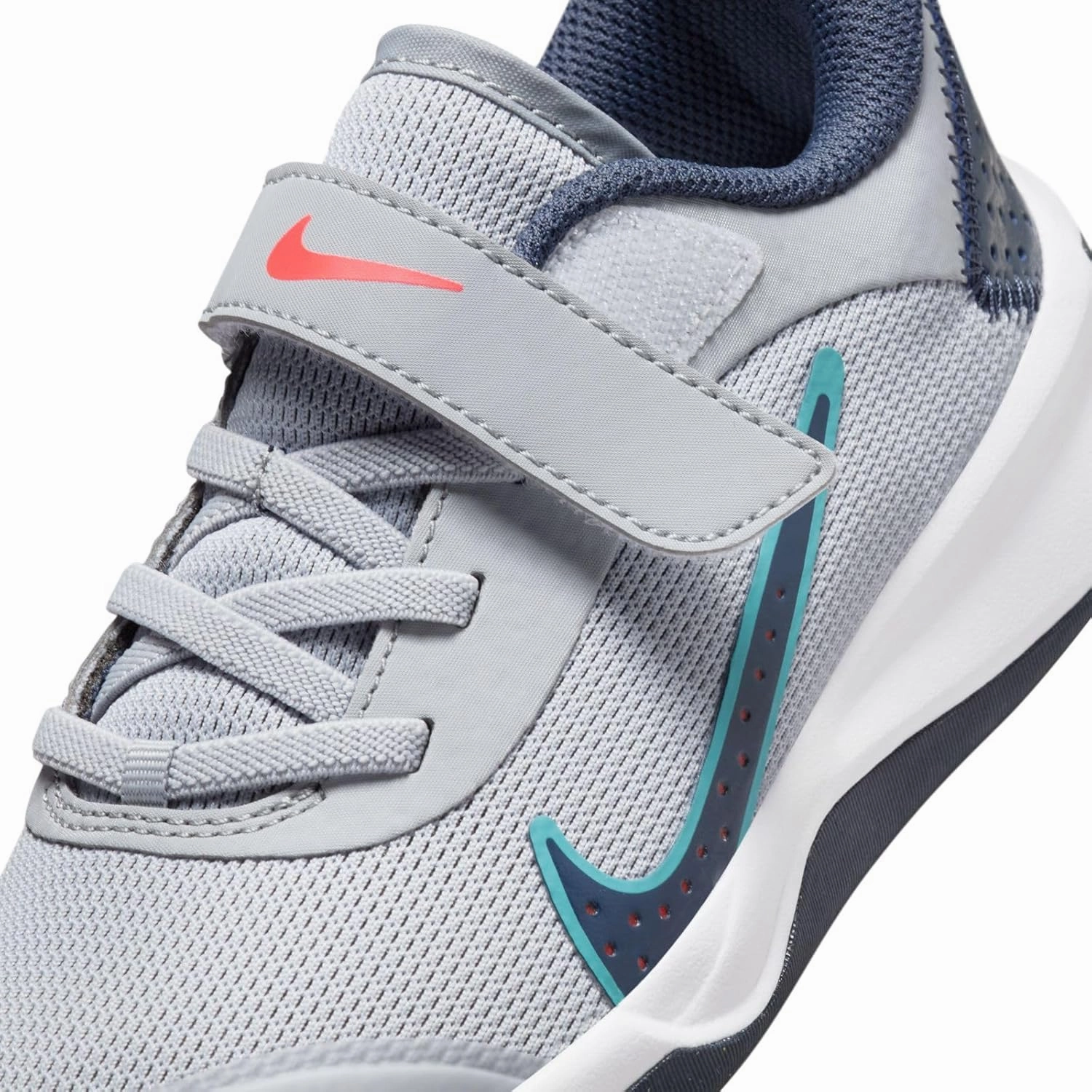 Nike Omni Multi-Court Little Kids' Shoes (DM9026-010, Wolf Grey/Bright Crimson/Dusty Cactus/Thunder Blue)