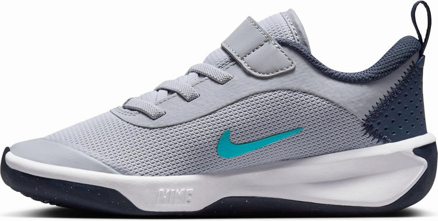 Nike Omni Multi-Court Little Kids' Shoes (DM9026-010, Wolf Grey/Bright Crimson/Dusty Cactus/Thunder Blue)