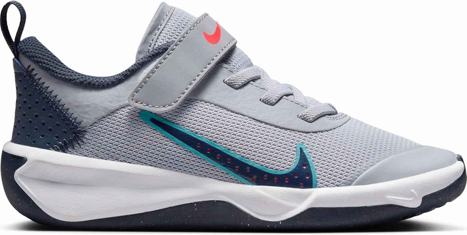 Nike Omni Multi-Court Little Kids' Shoes (DM9026-010, Wolf Grey/Bright Crimson/Dusty Cactus/Thunder Blue)