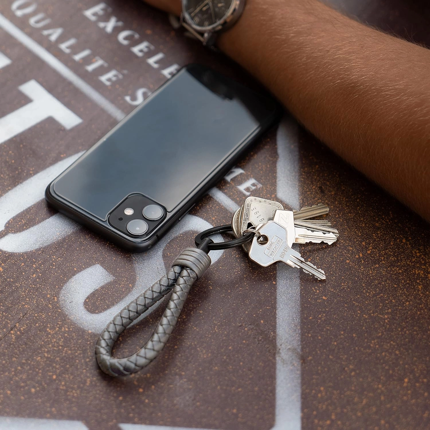 SERASAR | Leather Keychain [Strong] with Stainless Steel Key Ring - Additional Rings for Small Keys - With Gift Box