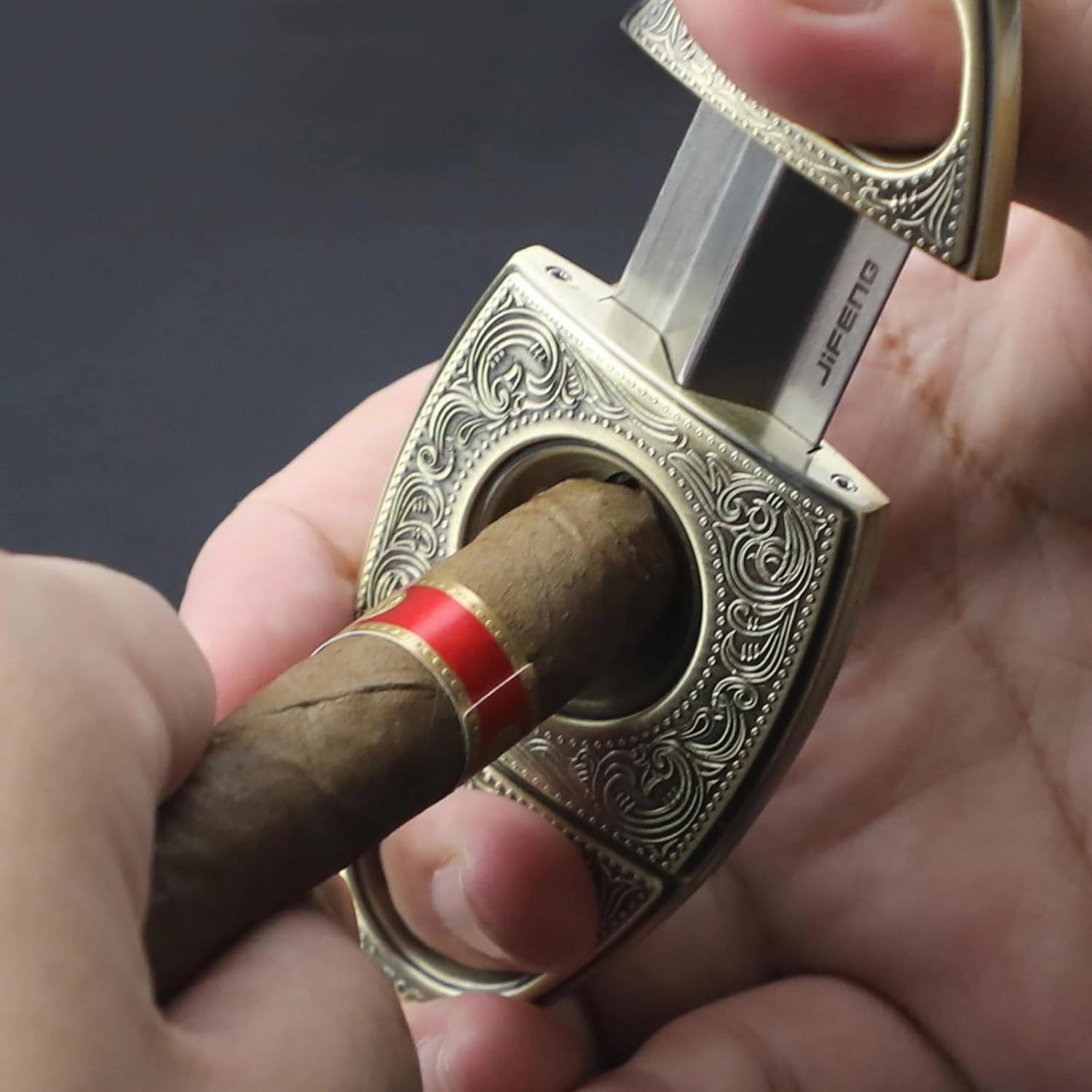 V-Cut Cigar Cutter - Egyptian Pattern Carved Cigar V Cutter with Gift Box((Gold)