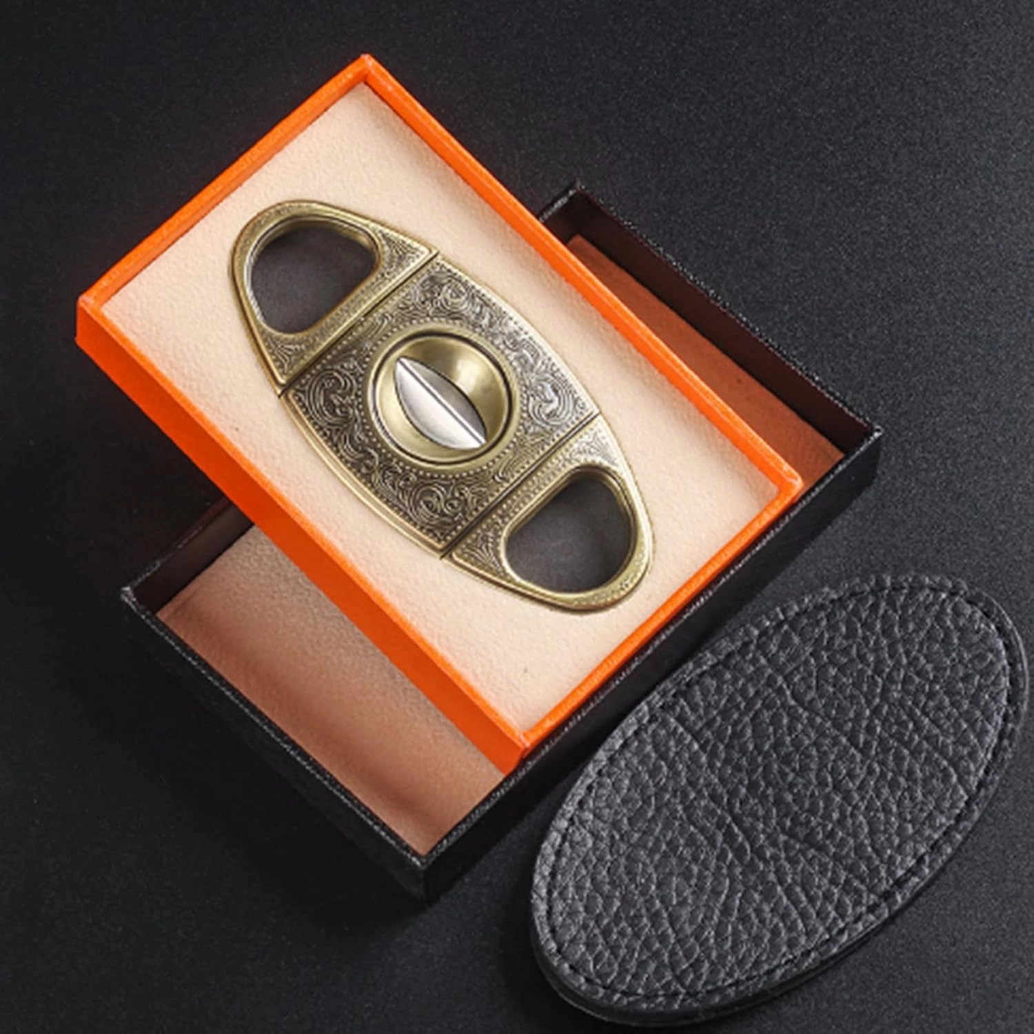 V-Cut Cigar Cutter - Egyptian Pattern Carved Cigar V Cutter with Gift Box((Gold)